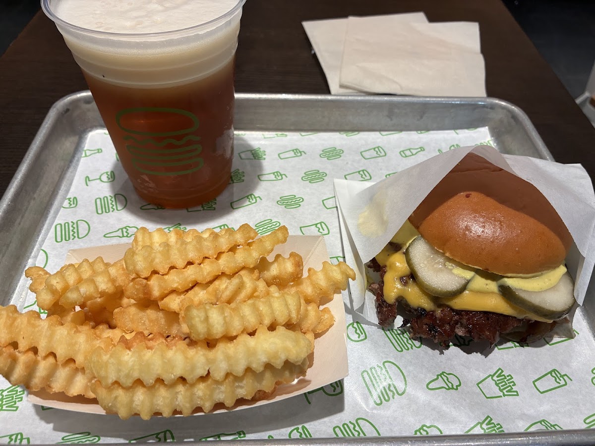 SHAKE SHACK Roppongi — 3