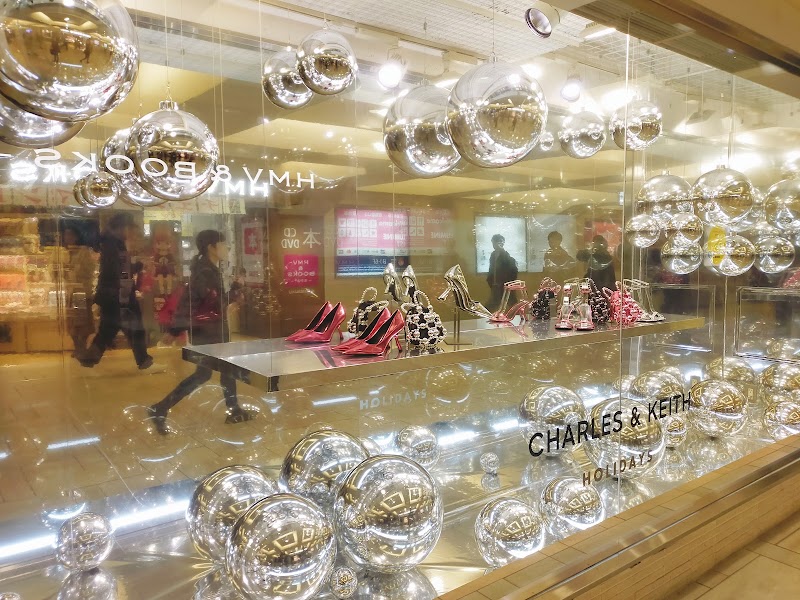 CHARLES & KEITH LUMINE EST Shinjuku Store — 2