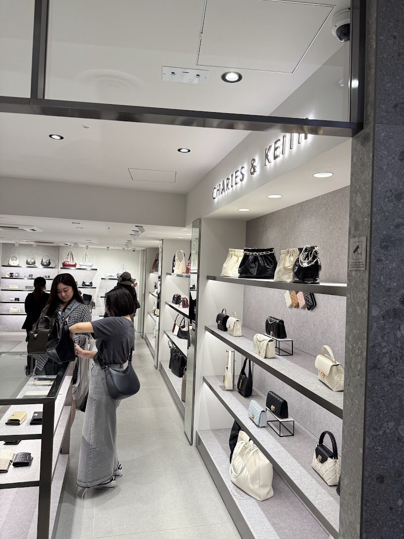 CHARLES & KEITH LUMINE EST Shinjuku Store — 3