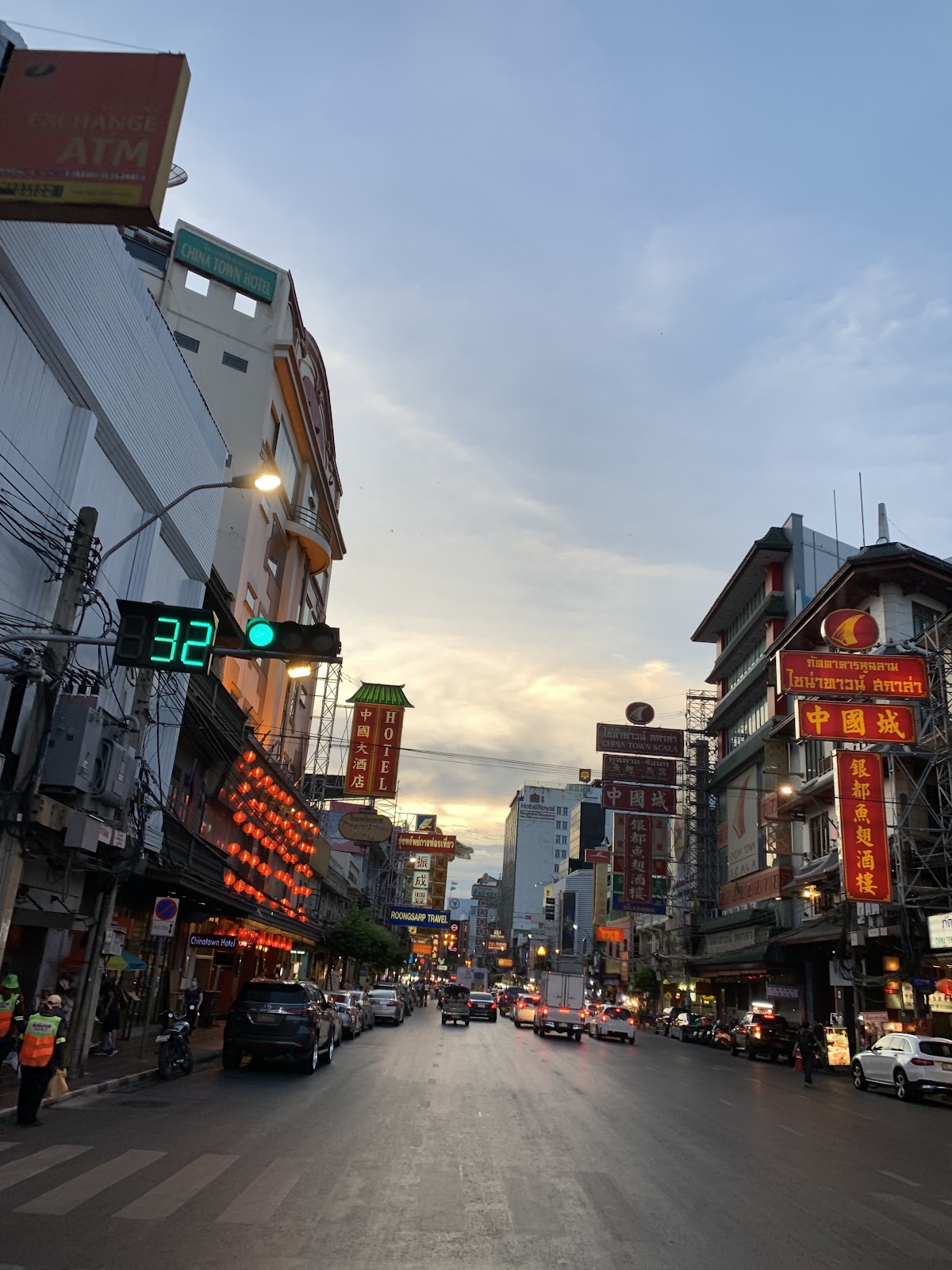 Yaowarat Road (ヤワラート通り) — 2