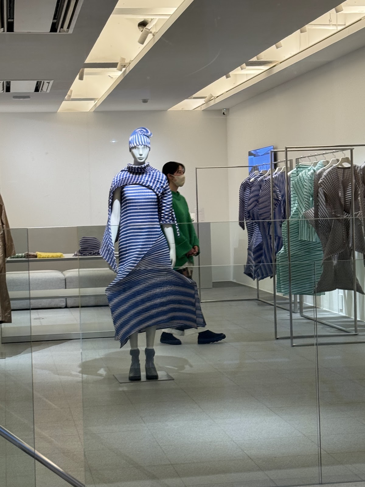 ISSEY MIYAKE Aoyama Store (イッセイ ミヤケ 青山店) — 3