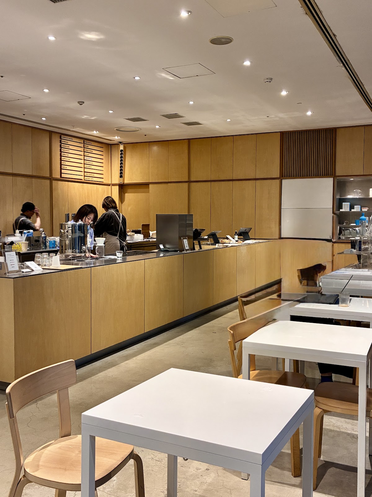Blue Bottle Coffee (ブルーボトルコーヒー) - 六本木カフェ — 2