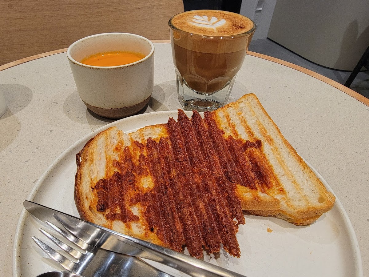 Blue Bottle Coffee - Hiro-o Cafe (ブルーボトルコーヒー 広尾カフェ) — 2