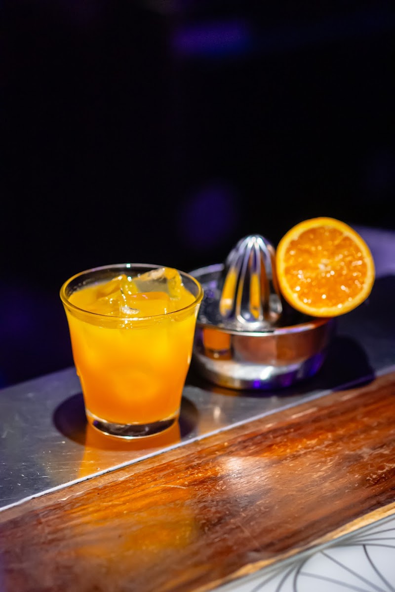 DJ BAR Bridge SHINJUKU — 2