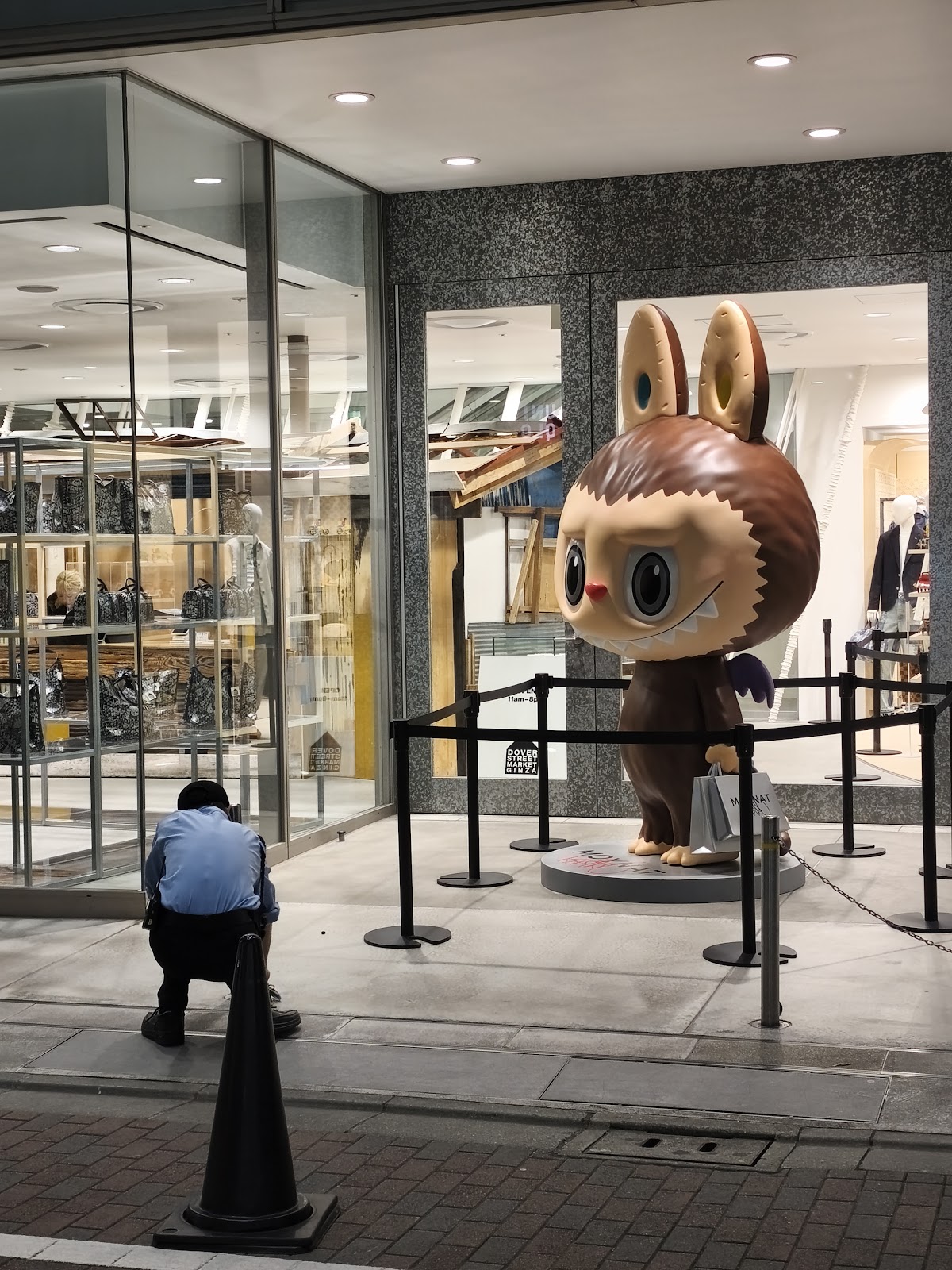 Dover Street Market Ginza (ドーバー ストリート マーケット ギンザ)