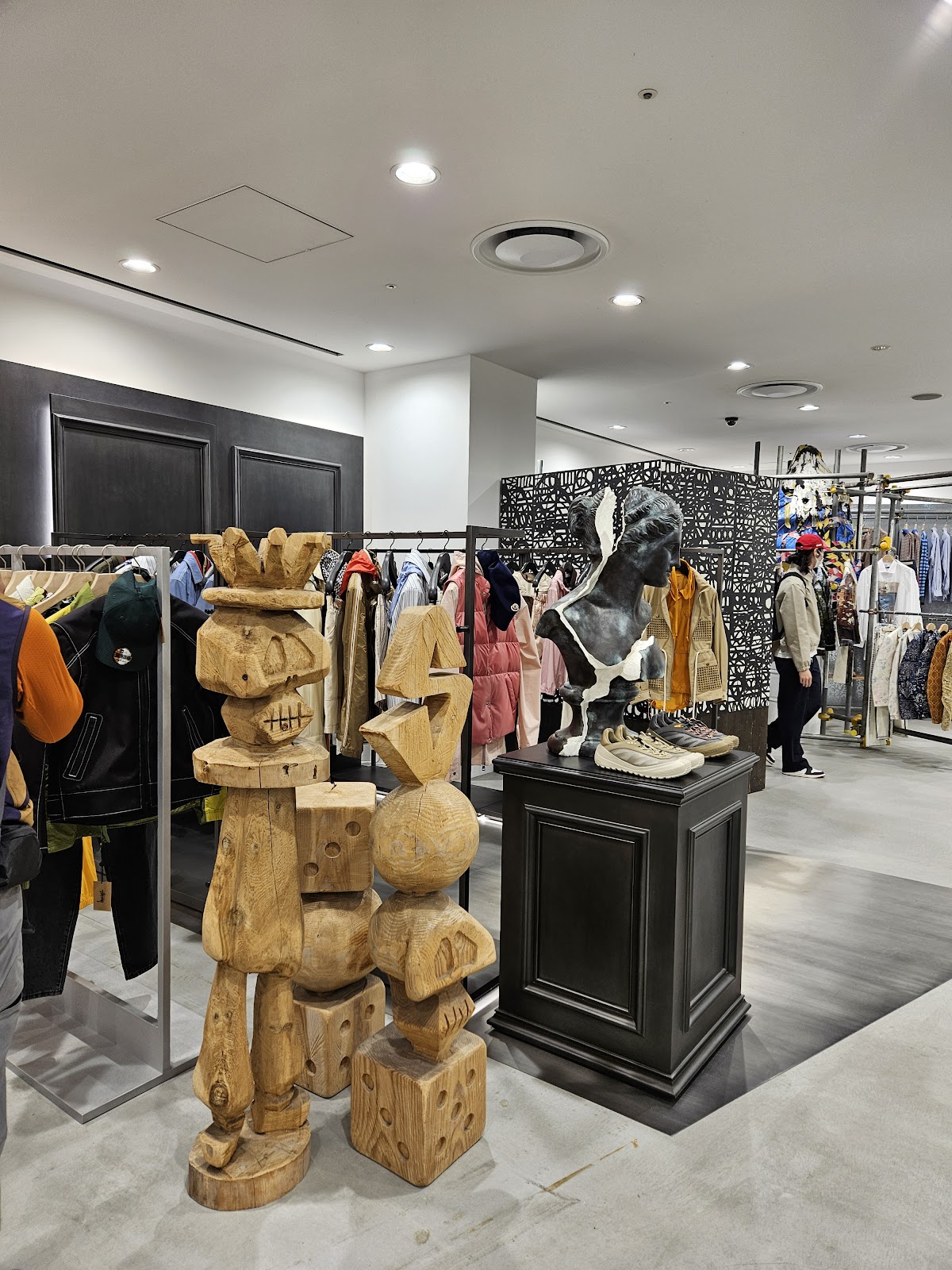 Dover Street Market Ginza (ドーバー ストリート マーケット ギンザ) — 3