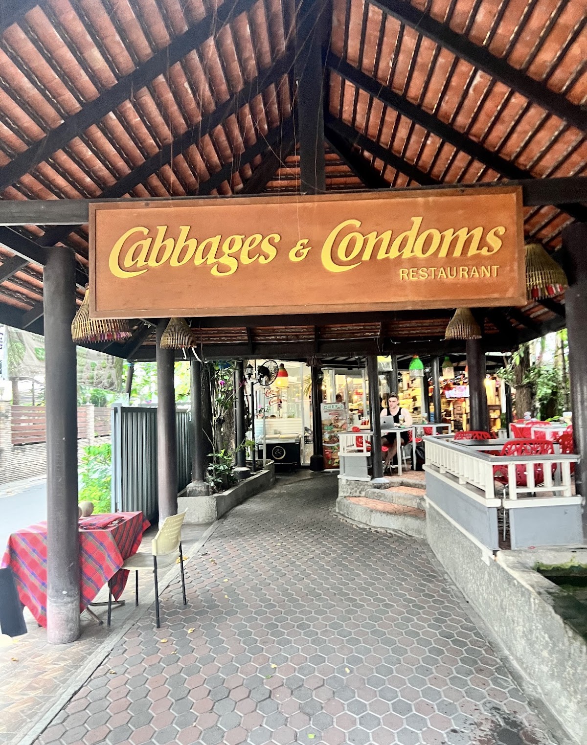 Cabbages & Condoms (キャベジズ・アンド・コンドームズ) — 2