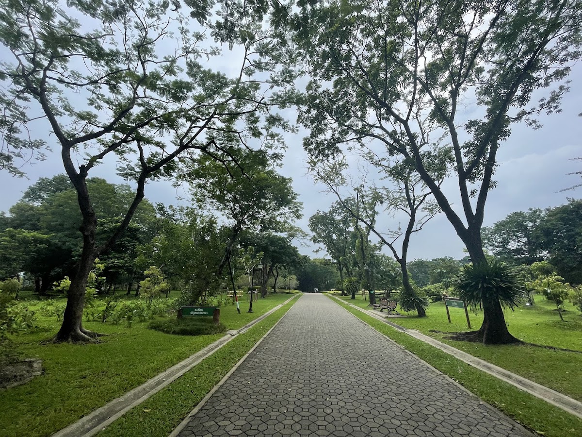 Rot Fai Park (ロットファイ・パーク)