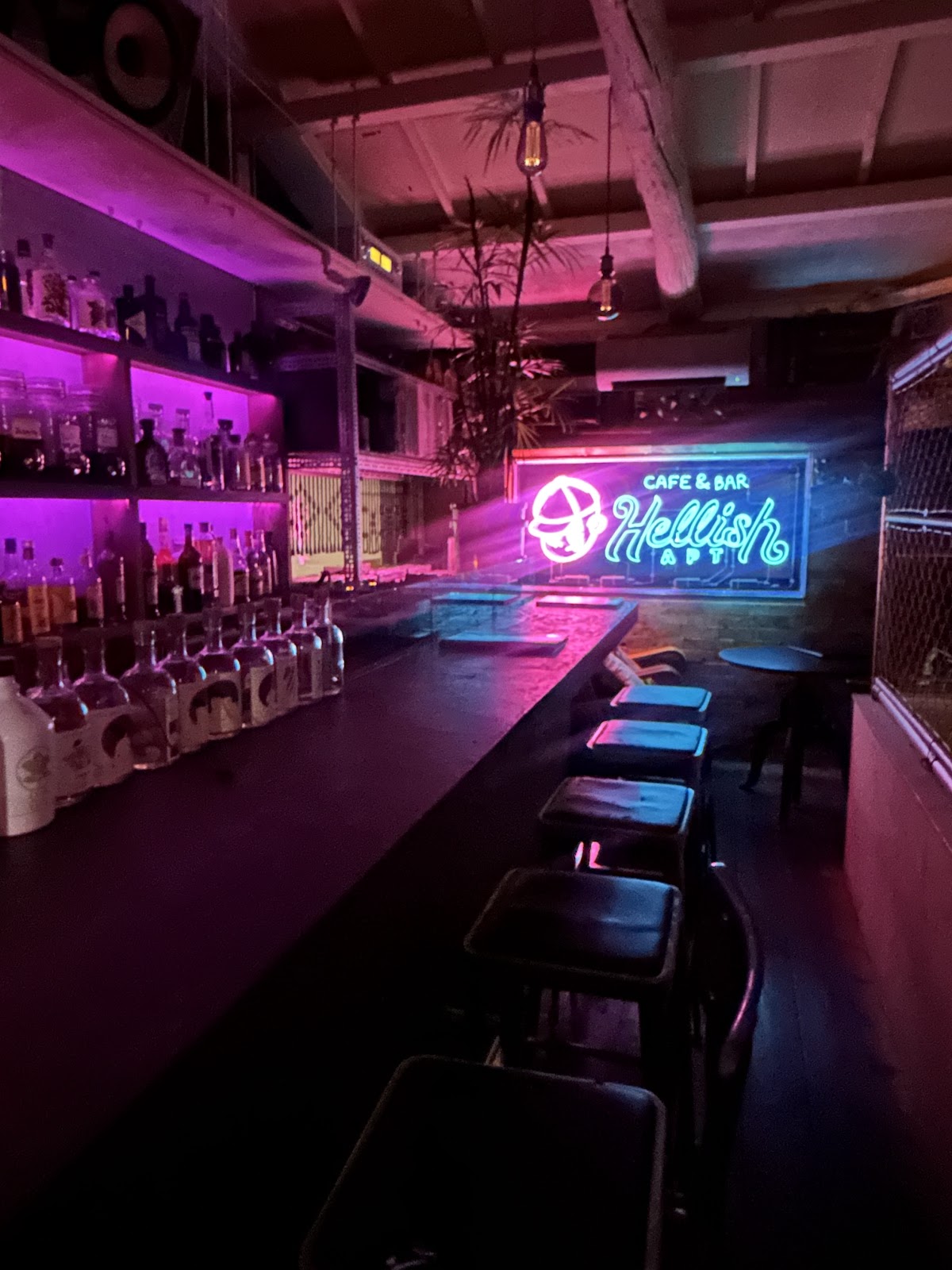 Record BAR Hellish APT (レコードバーヘリッシュアパートメント) — 3