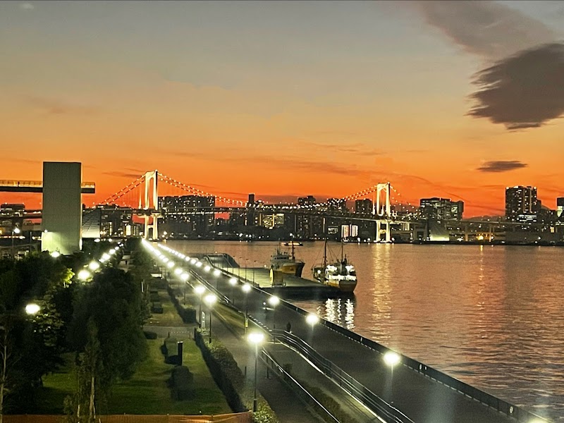 千客万来連絡橋 (Senkyakubanrai Renrakubashi)