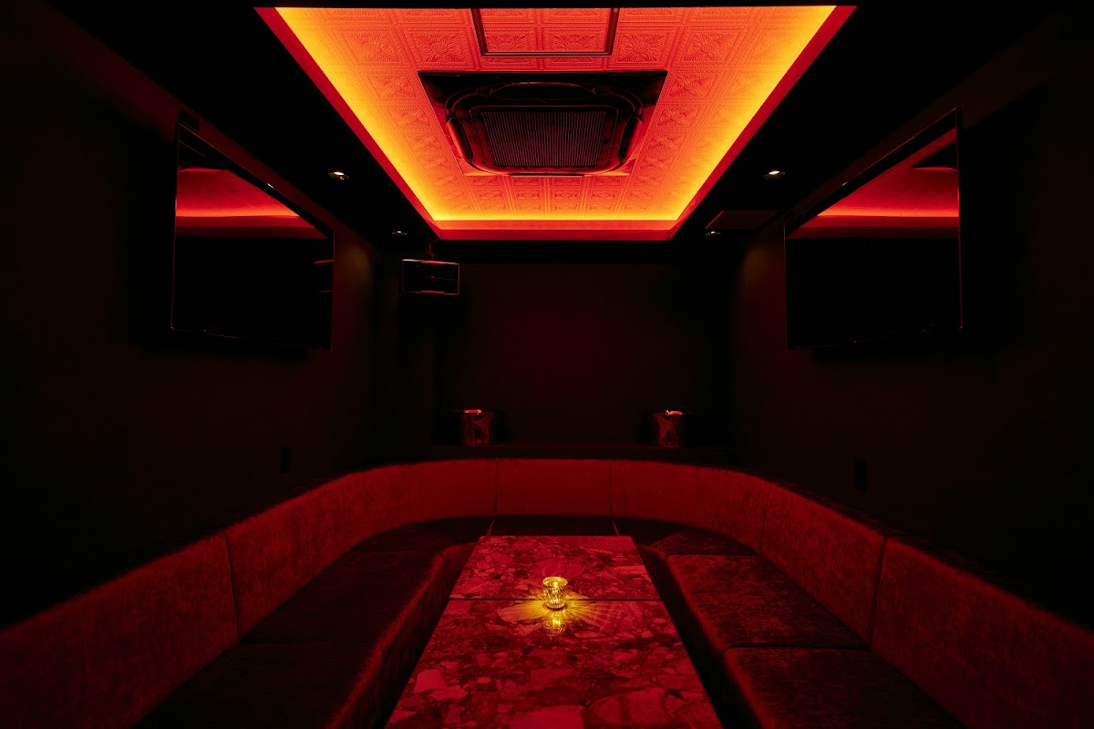 Velvet Lounge Roppongi (ベルベット・ラウンジ六本木) — 2