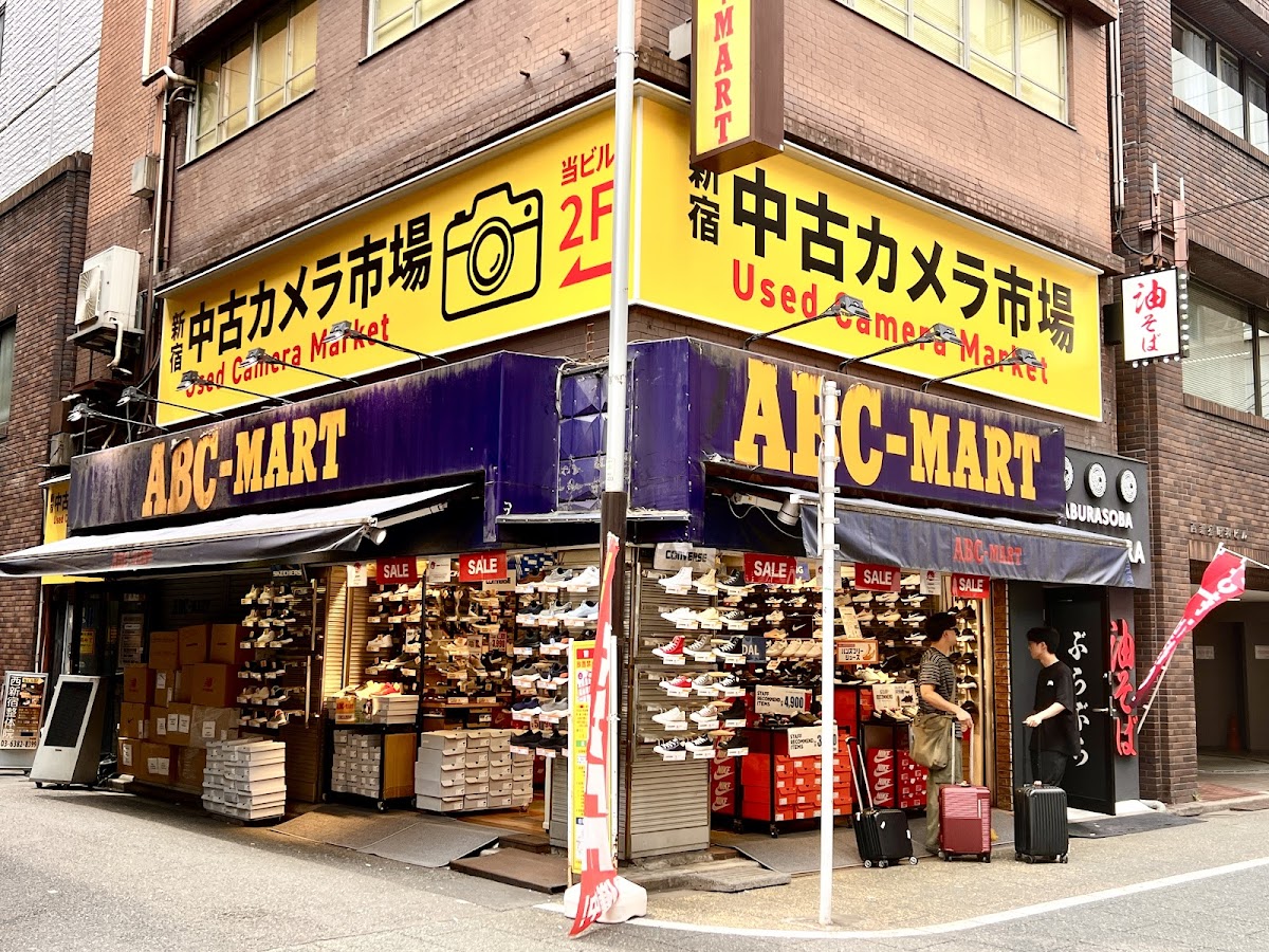 Shinjuku Used Camera Market (新宿中古カメラ市場)