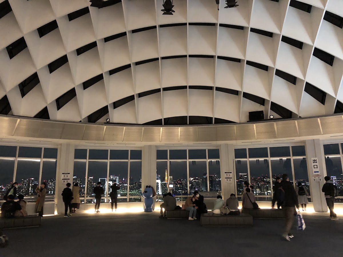 フジテレビ本社「球体展望室・はちたま」 — 2