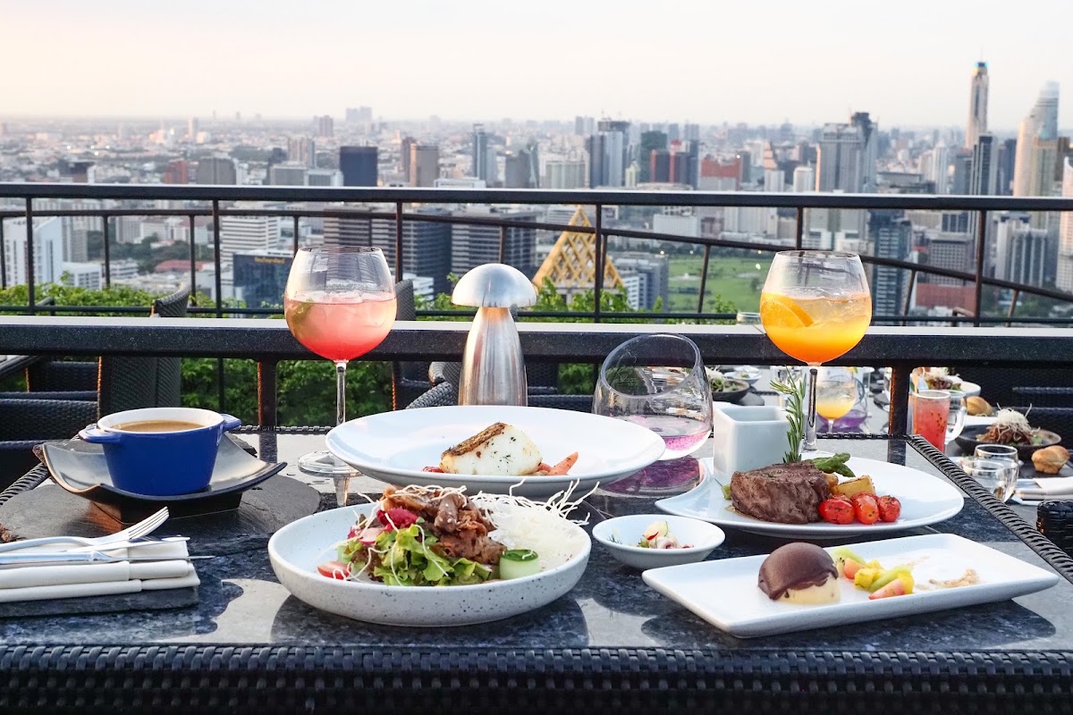 Vertigo & Moon Bar Rooftop — 3
