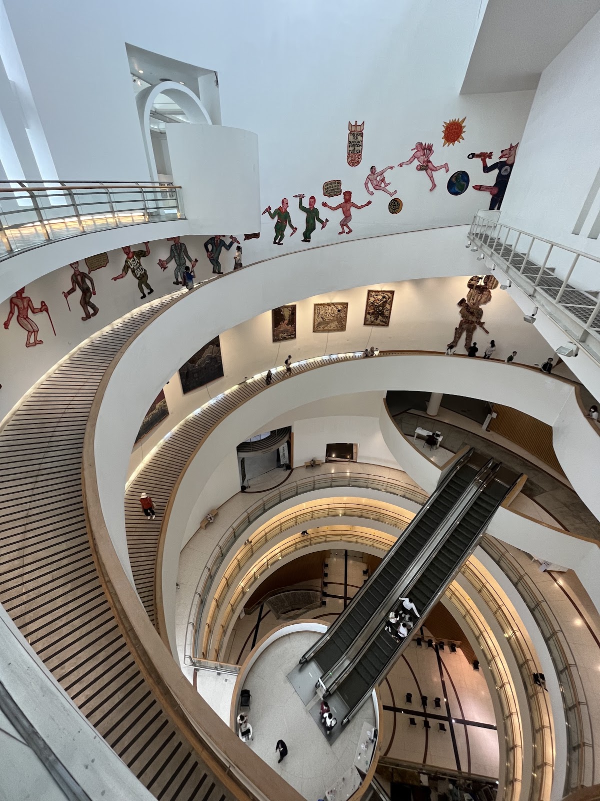 Bangkok Art & Culture Centre (バンコク・アート・アンド・カルチャー・センター)