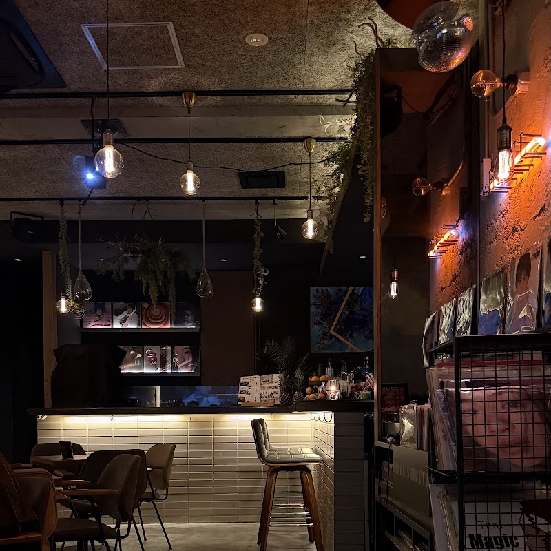 SOUND BAR HOWL — 3