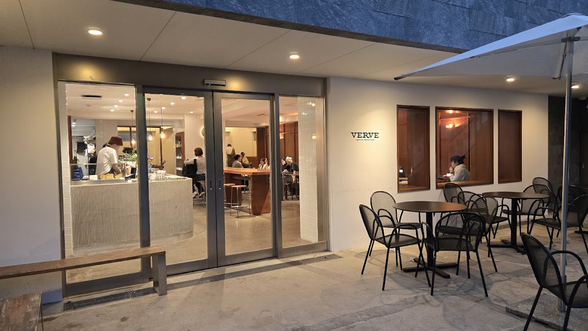 VERVE COFFEE ROASTERS YOYOGI PARK (ヴァーヴ コーヒー ロースターズ 代々木公園)