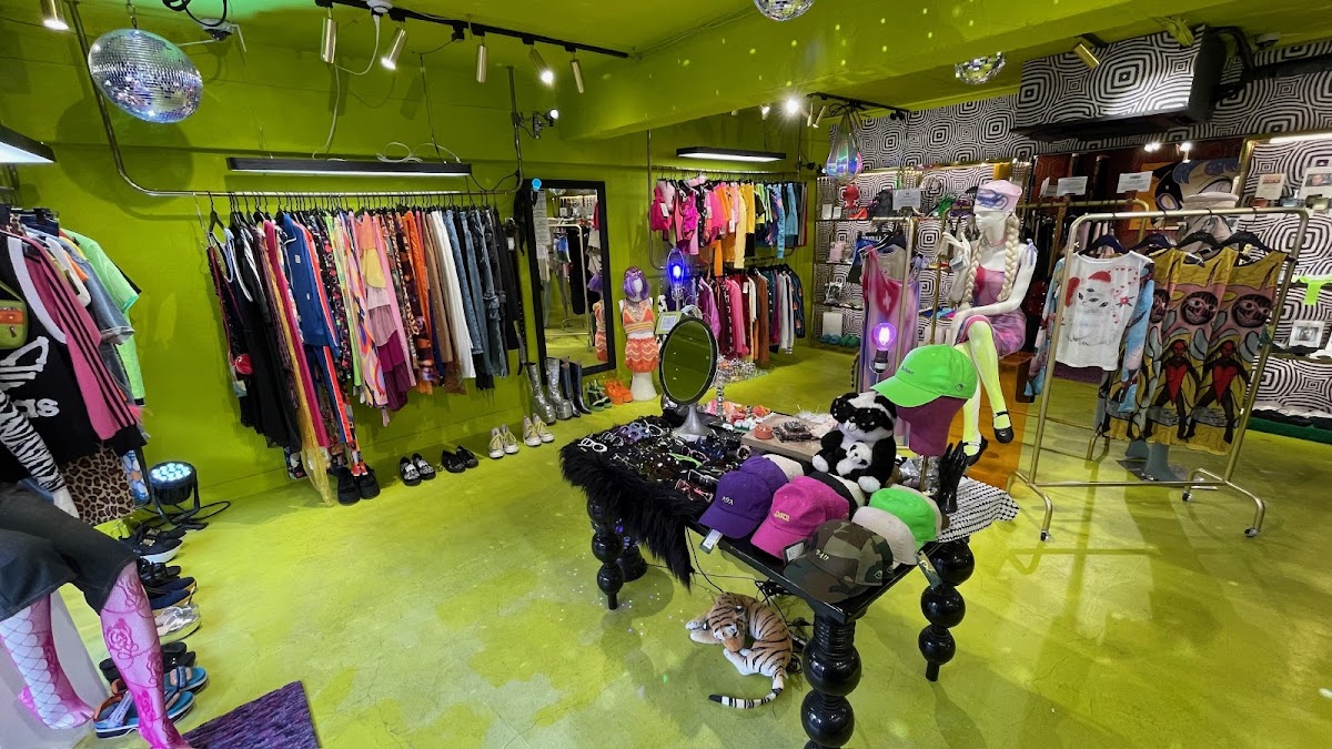 bed Harajuku (ベッド ハラジュク) – Urban Vintage & Trend Select — 3
