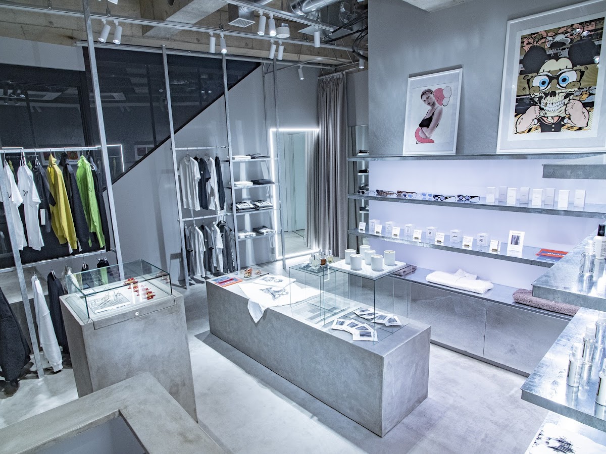 PICKY THE SHOP/BAR — 2