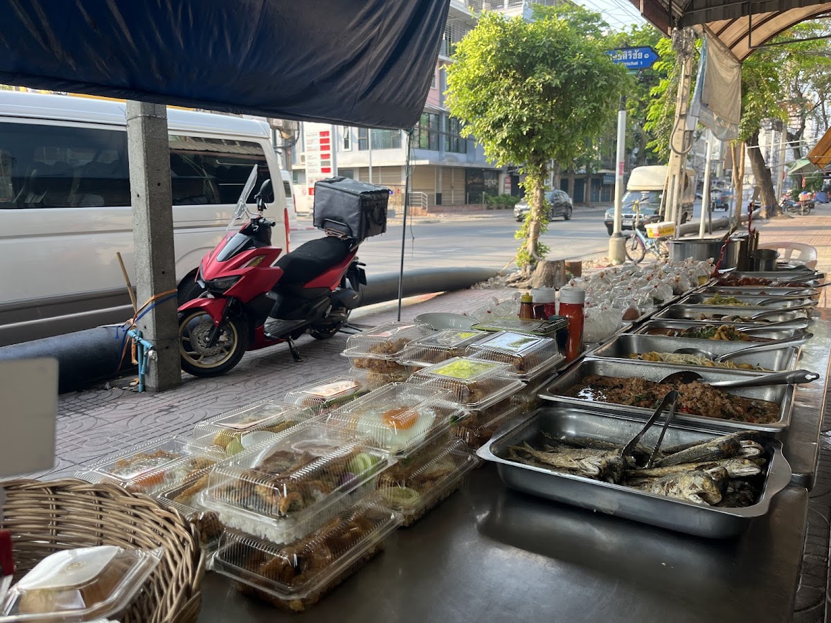 Jay Hung's Kitchen (ครัวเจ๊ฮุ้ง) — 3