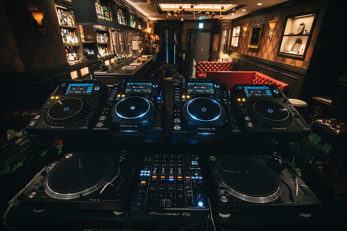 Music Cafe Bar ONEs — 2