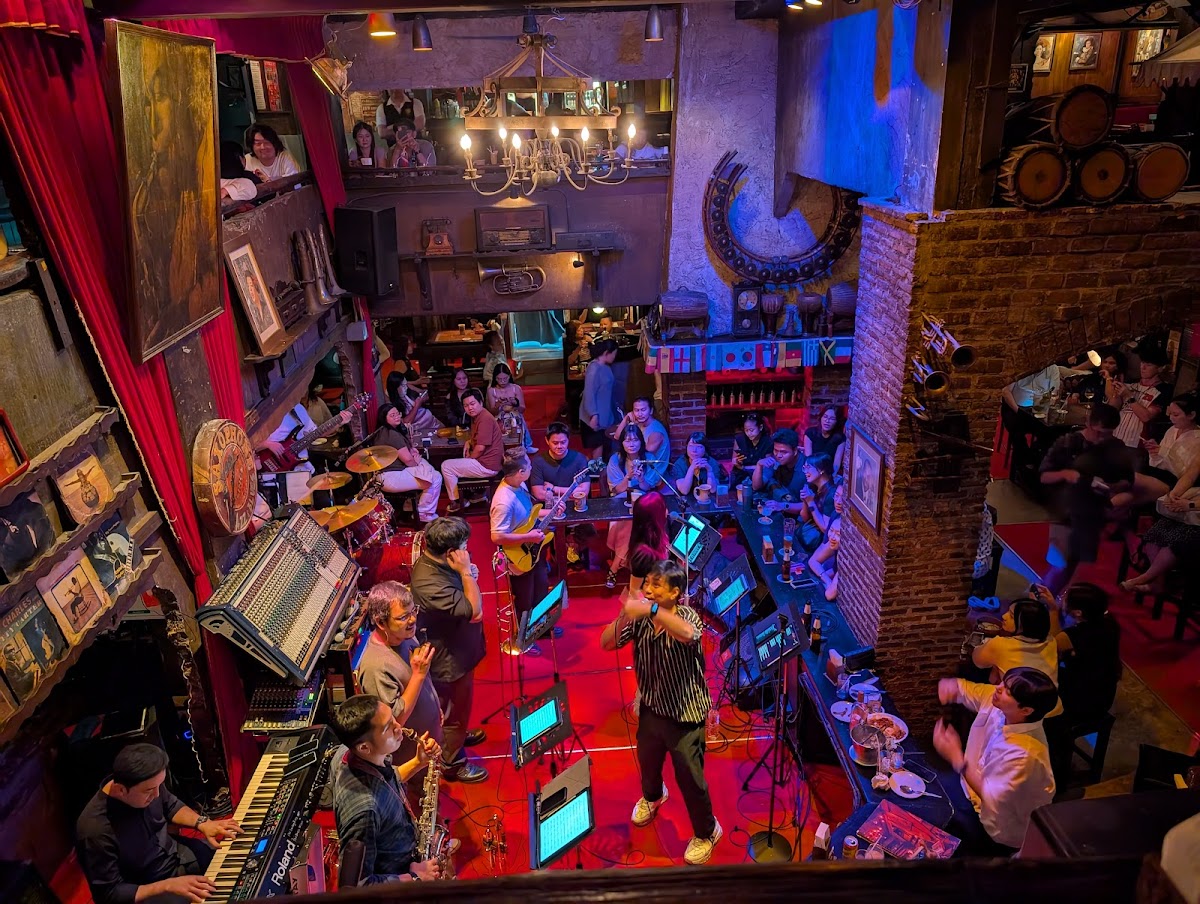 Saxophone Pub & Restaurant — 3